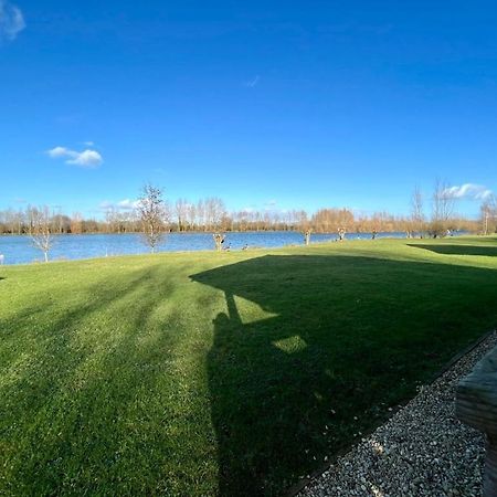 Reeds Lodge, Lake Pochard South Cerney Esterno foto