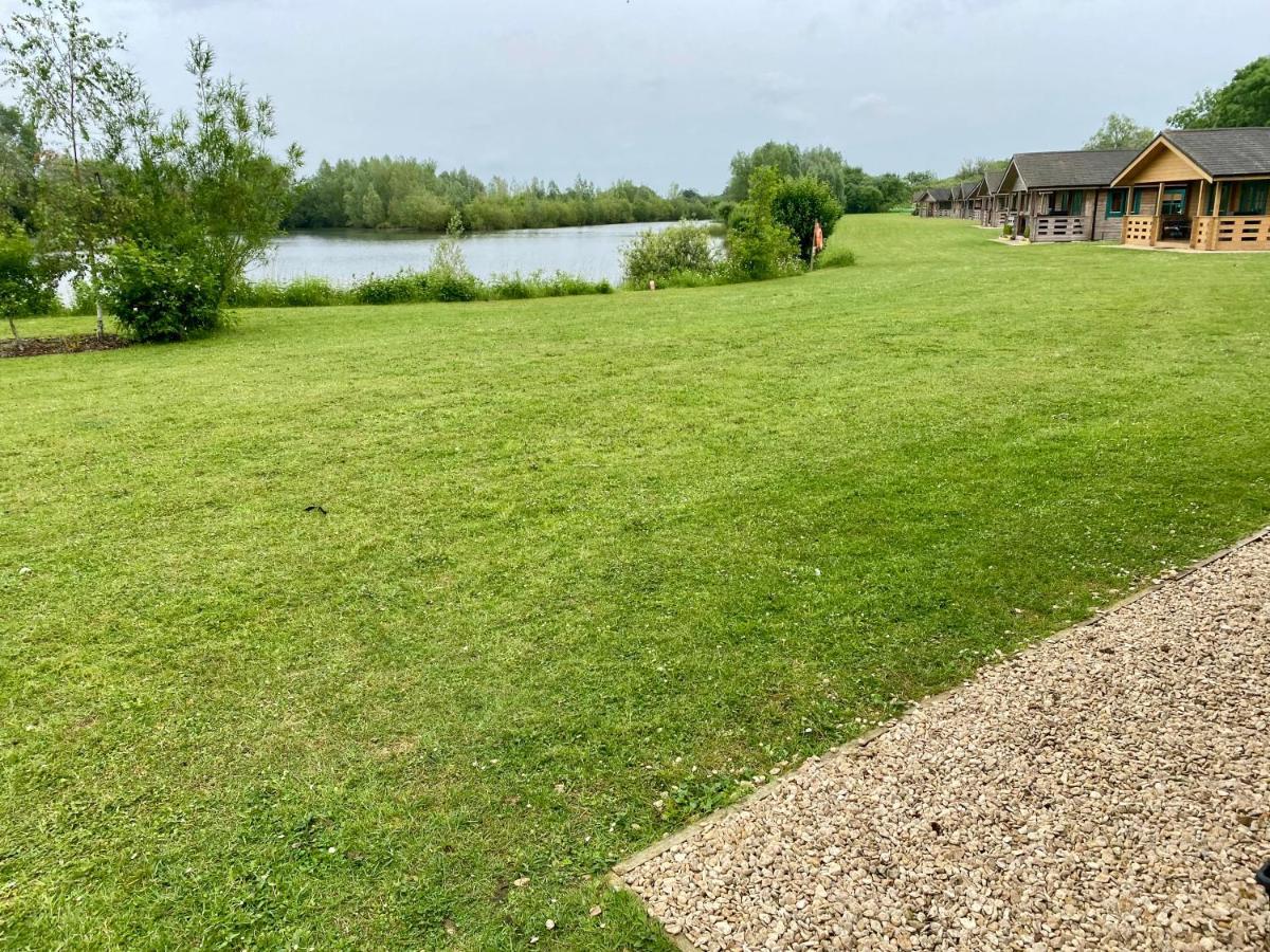 Reeds Lodge, Lake Pochard South Cerney Esterno foto