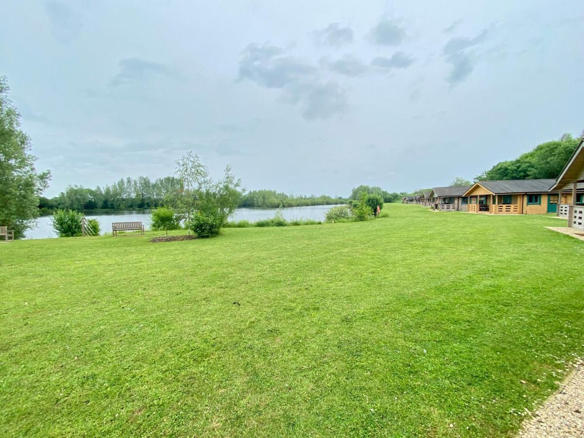 Reeds Lodge, Lake Pochard South Cerney Esterno foto